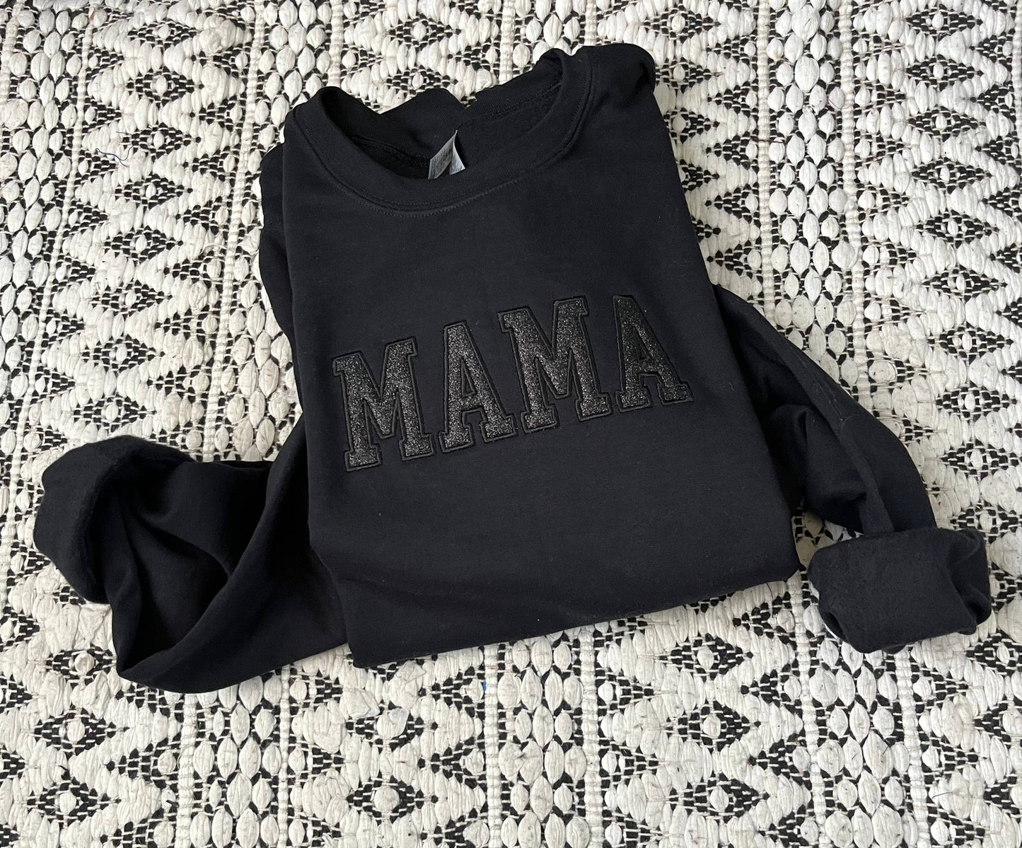 MAMA EMBROIDERED CREWNECK