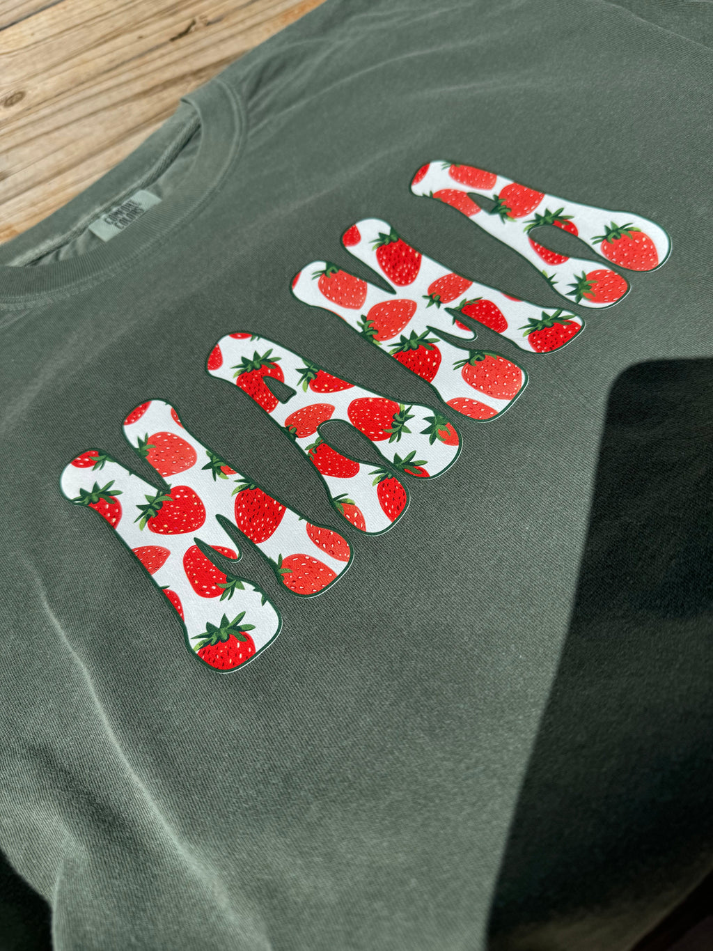 Strawberry mama print moss comfort color tee