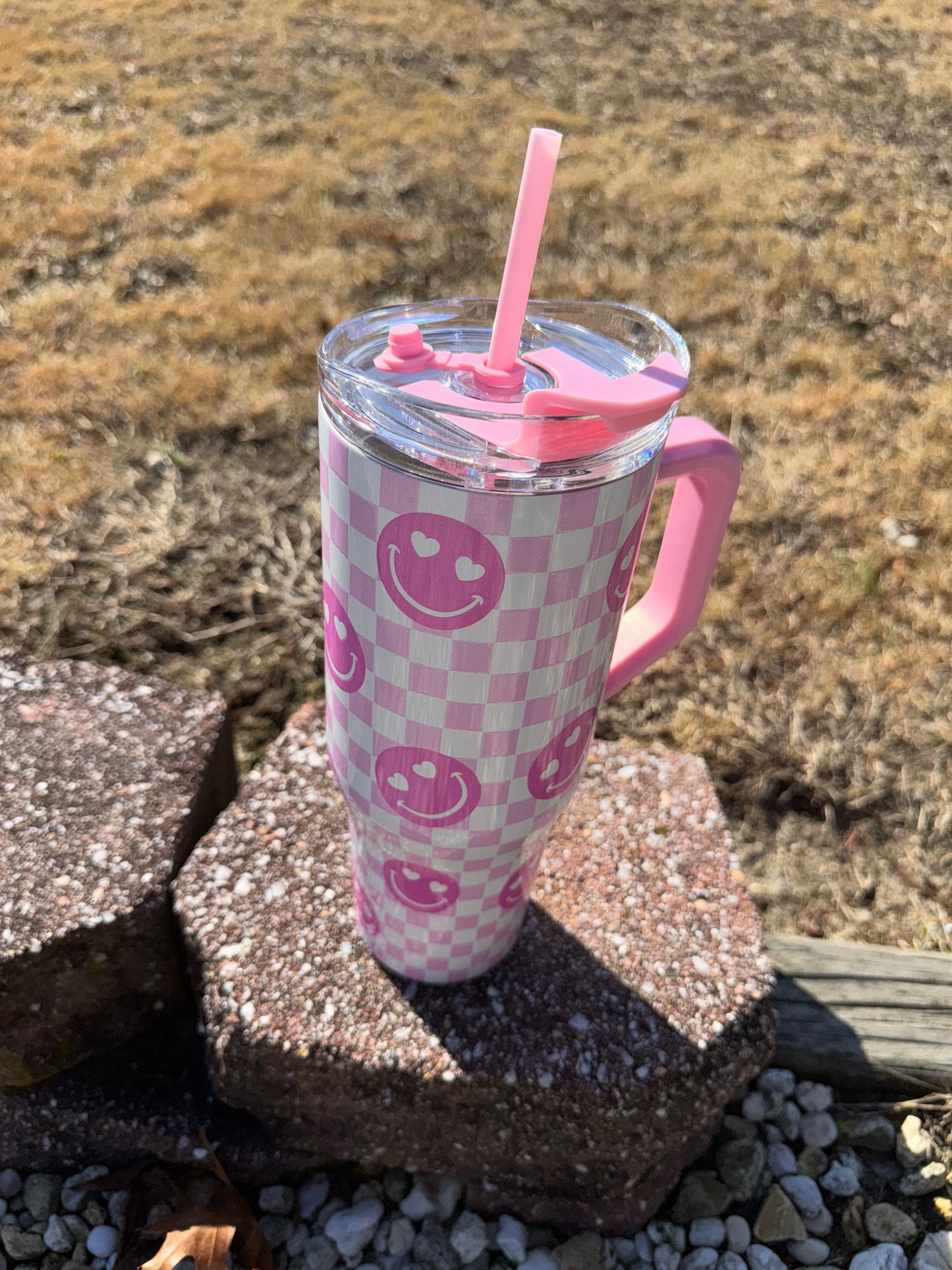 HEART EYES PINK CHECKERED CUP